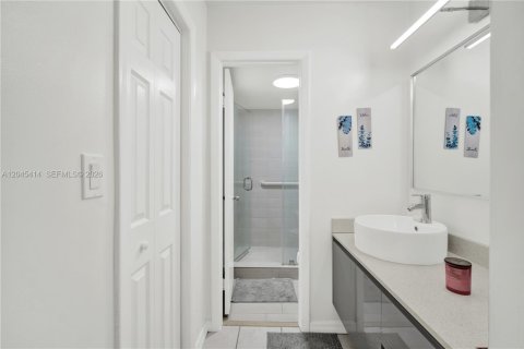 Condo in Miami, Florida, 2 bedrooms № 2260739 - photo 20