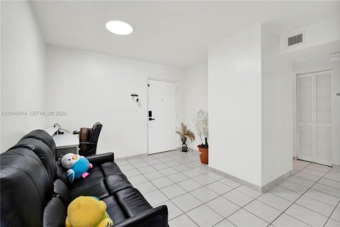 Condo in Miami, Florida, 2 bedrooms № 2260739 - photo 7