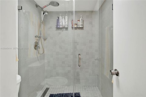 Condo in Miami, Florida, 2 bedrooms № 2260739 - photo 15