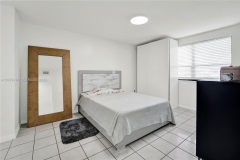 Condo in Miami, Florida, 2 bedrooms № 2260739 - photo 18