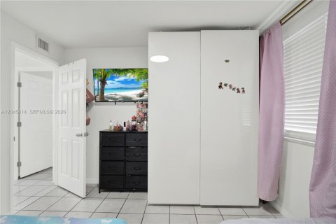 Condo in Miami, Florida, 2 bedrooms № 2260739 - photo 17