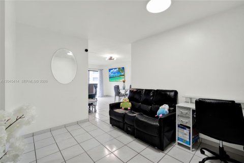 Condo in Miami, Florida, 2 bedrooms № 2260739 - photo 26