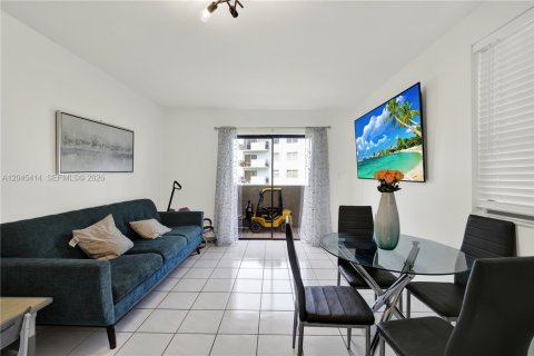 Condo in Miami, Florida, 2 bedrooms № 2260739 - photo 27