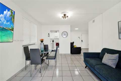 Condo in Miami, Florida, 2 bedrooms № 2260739 - photo 24