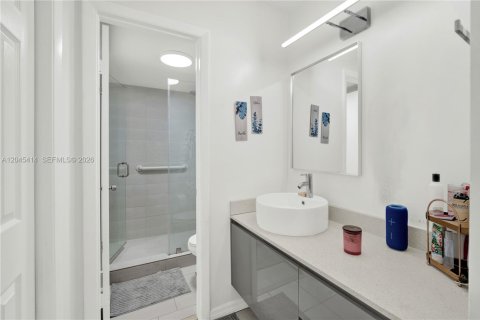 Condo in Miami, Florida, 2 bedrooms № 2260739 - photo 21
