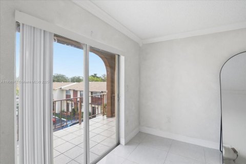 Copropriété à vendre à Sweetwater, Floride: 2 chambres, 66.89 m2 № 1964535 - photo 16