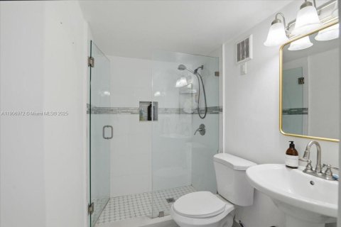 Copropriété à vendre à Sweetwater, Floride: 2 chambres, 66.89 m2 № 1964535 - photo 9