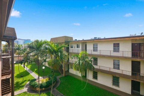 Copropriété à vendre à Sweetwater, Floride: 2 chambres, 66.89 m2 № 1964535 - photo 22