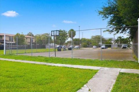 Copropriété à vendre à Sweetwater, Floride: 2 chambres, 66.89 m2 № 1964535 - photo 26