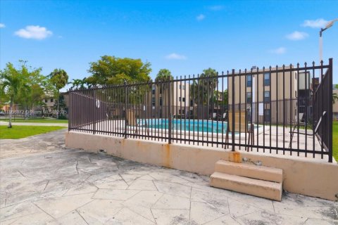 Copropriété à vendre à Sweetwater, Floride: 2 chambres, 66.89 m2 № 1964535 - photo 27