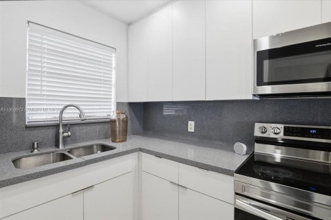 Copropriété à vendre à Sweetwater, Floride: 2 chambres, 66.89 m2 № 1964535 - photo 7