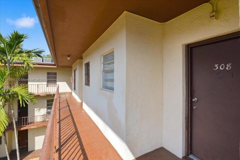 Copropriété à vendre à Sweetwater, Floride: 2 chambres, 66.89 m2 № 1964535 - photo 20