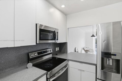 Copropriété à vendre à Sweetwater, Floride: 2 chambres, 66.89 m2 № 1964535 - photo 6