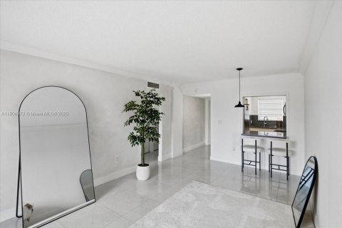 Copropriété à vendre à Sweetwater, Floride: 2 chambres, 66.89 m2 № 1964535 - photo 15