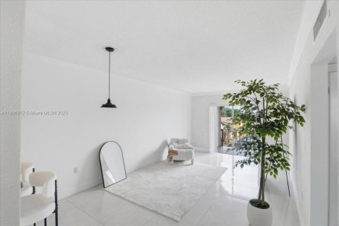 Copropriété à vendre à Sweetwater, Floride: 2 chambres, 66.89 m2 № 1964535 - photo 3