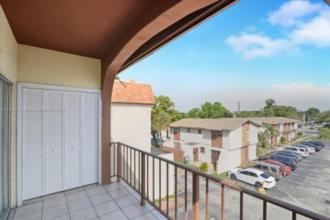 Copropriété à vendre à Sweetwater, Floride: 2 chambres, 66.89 m2 № 1964535 - photo 17