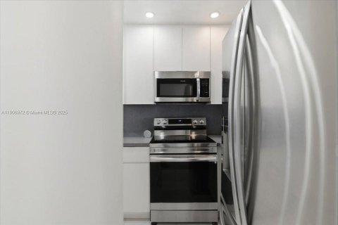 Copropriété à vendre à Sweetwater, Floride: 2 chambres, 66.89 m2 № 1964535 - photo 5