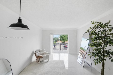 Copropriété à vendre à Sweetwater, Floride: 2 chambres, 66.89 m2 № 1964535 - photo 4