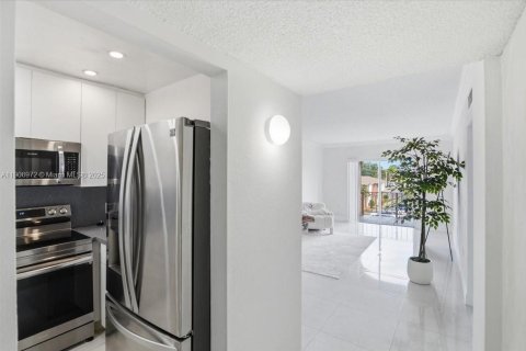 Copropriété à vendre à Sweetwater, Floride: 2 chambres, 66.89 m2 № 1964535 - photo 2