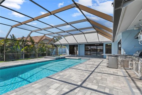 House in Tampa, Florida 4 bedrooms, 306.86 sq.m. № 2208948 - photo 27