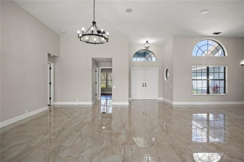 House in Tampa, Florida 4 bedrooms, 306.86 sq.m. № 2208948 - photo 10