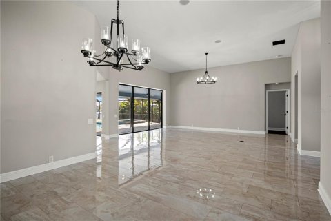 House in Tampa, Florida 4 bedrooms, 306.86 sq.m. № 2208948 - photo 6