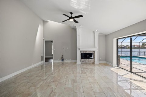 House in Tampa, Florida 4 bedrooms, 306.86 sq.m. № 2208948 - photo 20