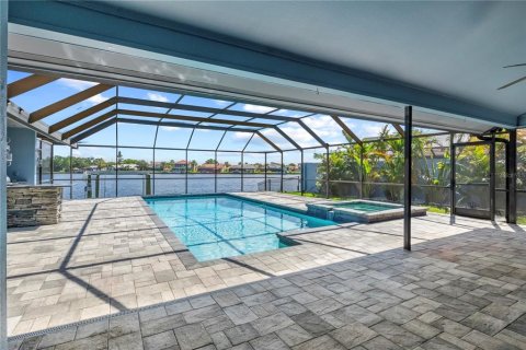 House in Tampa, Florida 4 bedrooms, 306.86 sq.m. № 2208948 - photo 23