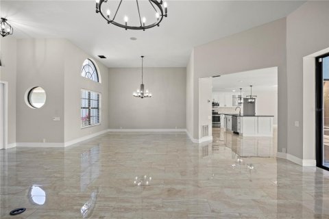 House in Tampa, Florida 4 bedrooms, 306.86 sq.m. № 2208948 - photo 9