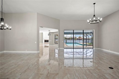 House in Tampa, Florida 4 bedrooms, 306.86 sq.m. № 2208948 - photo 5