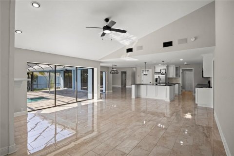 House in Tampa, Florida 4 bedrooms, 306.86 sq.m. № 2208948 - photo 21