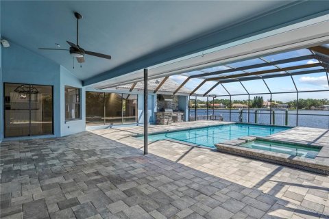House in Tampa, Florida 4 bedrooms, 306.86 sq.m. № 2208948 - photo 26