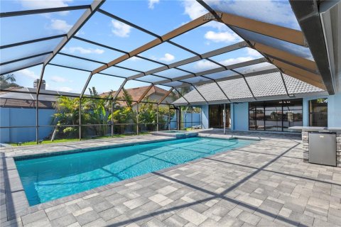 House in Tampa, Florida 4 bedrooms, 306.86 sq.m. № 2208948 - photo 28