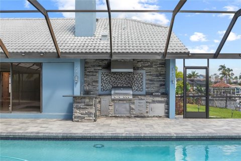 House in Tampa, Florida 4 bedrooms, 306.86 sq.m. № 2208948 - photo 30