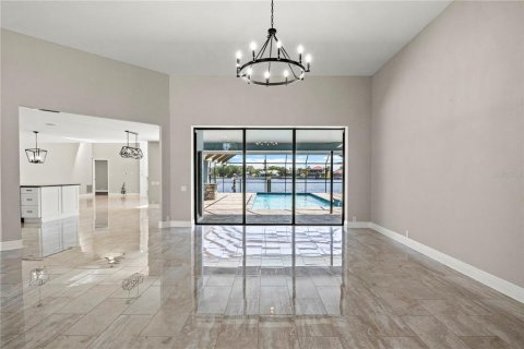 House in Tampa, Florida 4 bedrooms, 306.86 sq.m. № 2208948 - photo 7