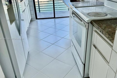 Condominio en venta en Miami Beach, Florida, 2 dormitorios, 105.72 m2 № 2029412 - foto 2