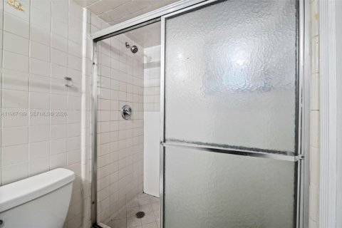 Condo in Miami Beach, Florida, 2 bedrooms  № 2029412 - photo 21