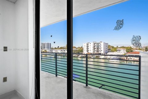 Condo in Miami Beach, Florida, 2 bedrooms  № 2029412 - photo 7