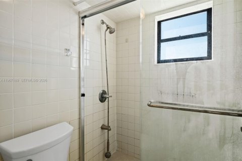 Condo in Miami Beach, Florida, 2 bedrooms  № 2029412 - photo 17