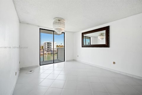 Condo in Miami Beach, Florida, 2 bedrooms  № 2029412 - photo 6