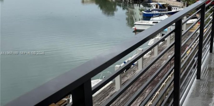 Condominio en Miami Beach, Florida, 2 dormitorios № 2029412