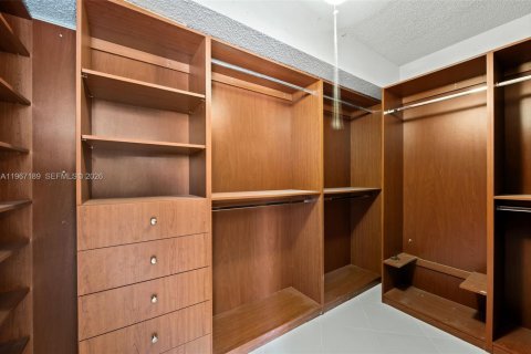 Condo in Miami Beach, Florida, 2 bedrooms  № 2029412 - photo 15