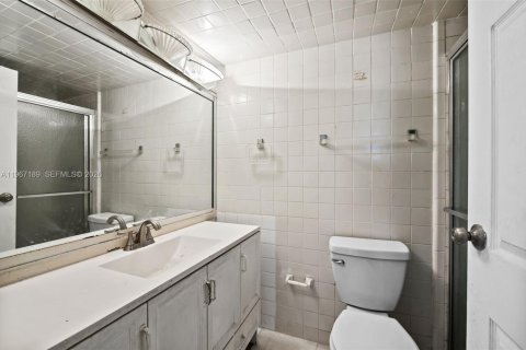 Condo in Miami Beach, Florida, 2 bedrooms  № 2029412 - photo 20