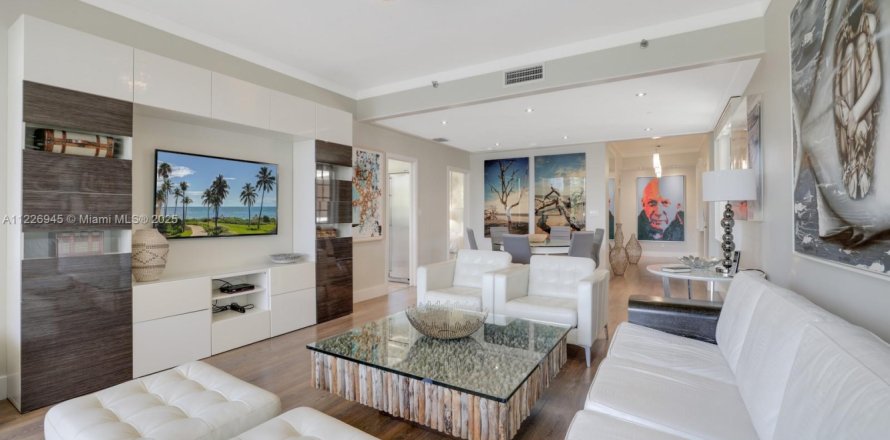 Condominio en Miami Beach, Florida, 3 dormitorios № 1937491