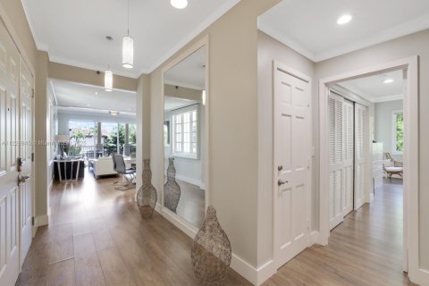 Condo in Miami Beach, Florida, 3 bedrooms  № 1937491 - photo 19