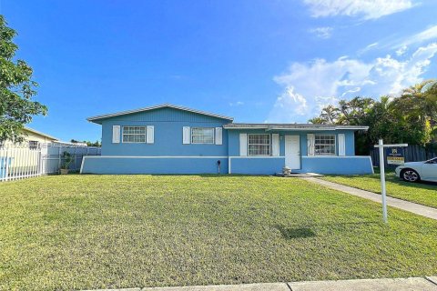 Casa en venta en Homestead, Florida, 3 dormitorios, 98.29 m2 № 1984336 - foto 1