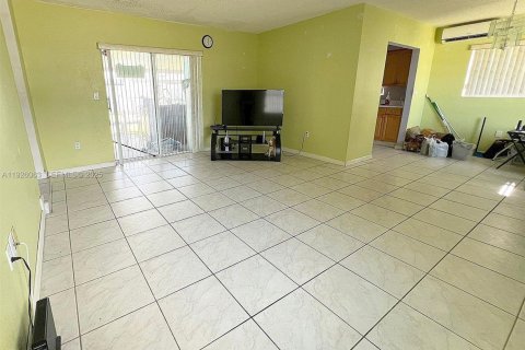 Casa en venta en Homestead, Florida, 3 dormitorios, 98.29 m2 № 1984336 - foto 9