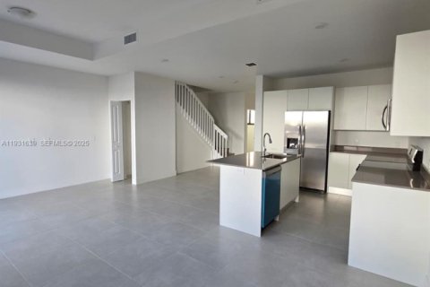 Touwnhouse à louer à Homestead, Floride: 3 chambres № 1990163 - photo 2