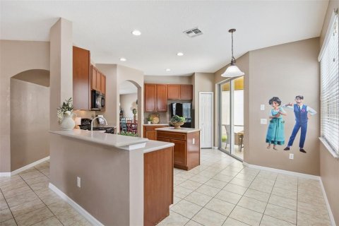 Casa en venta en Kissimmee, Florida, 5 dormitorios, 233.09 m2 № 2233805 - foto 8