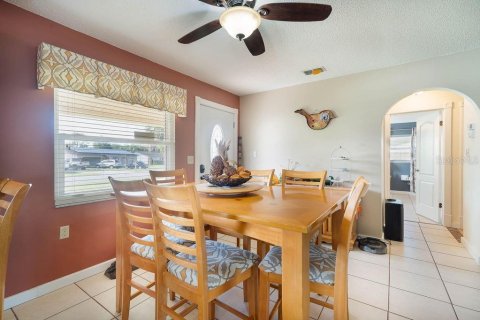 House in Zephyrhills, Florida 2 bedrooms, 113.53 sq.m. № 1855542 - photo 13